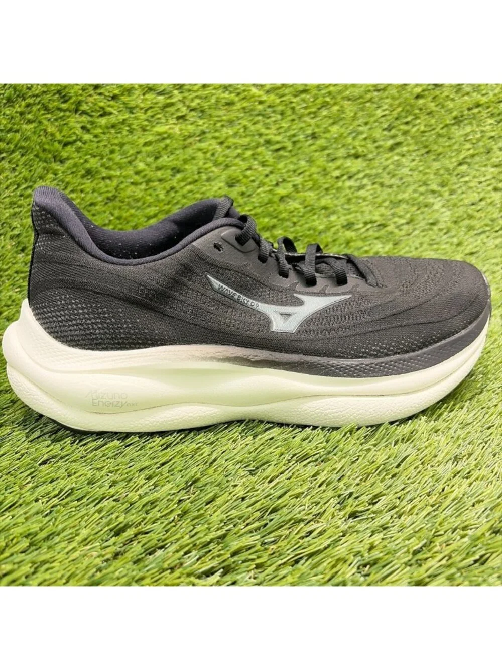 Mizuno Wave Sky 9 Womens Size 9 Black White Athletic Running Shoes Sneakers